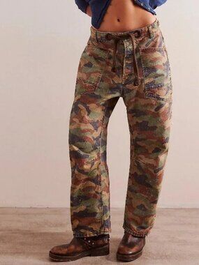 Free People We The Free Moxie Printed Low-Slung Barrel Jeans Camo Size 27 Short